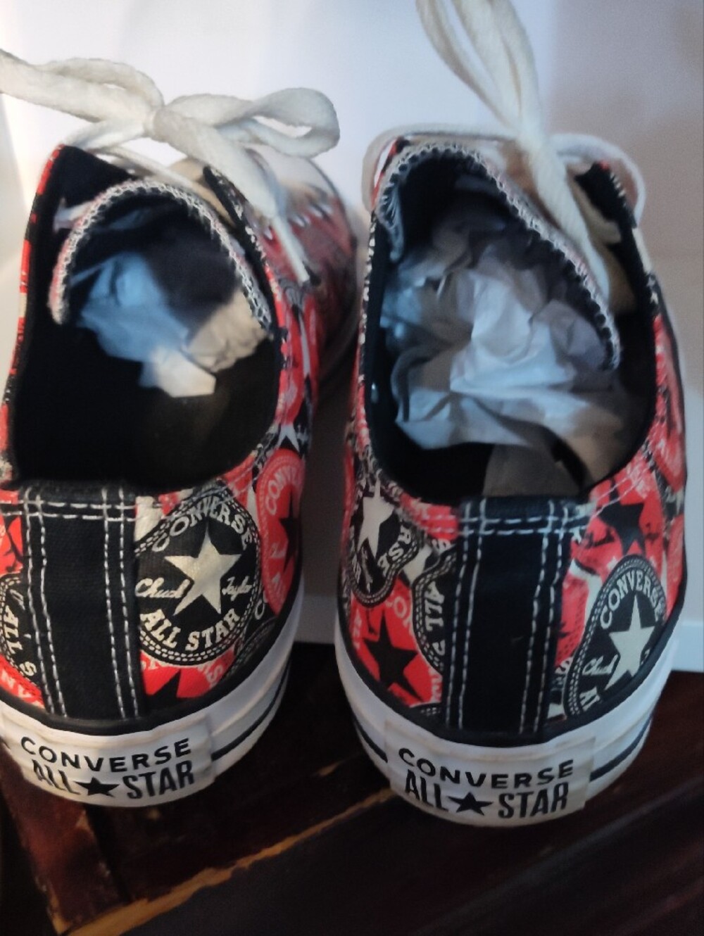Converse Men's s Red, Black & White Logo Print Low-Top Sneakers RARE - Picture 3 of 9